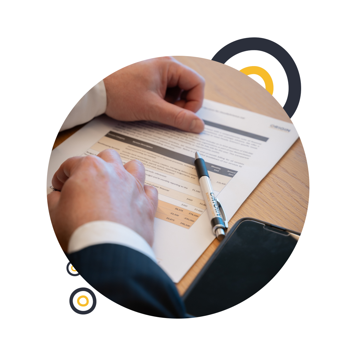 Page on clipboard ith pen and hands outlining checklist for the r&d tax incentives