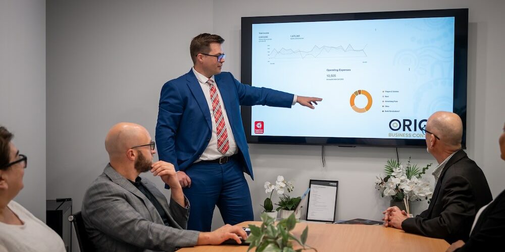 Accountant showing a management reporting dashboard