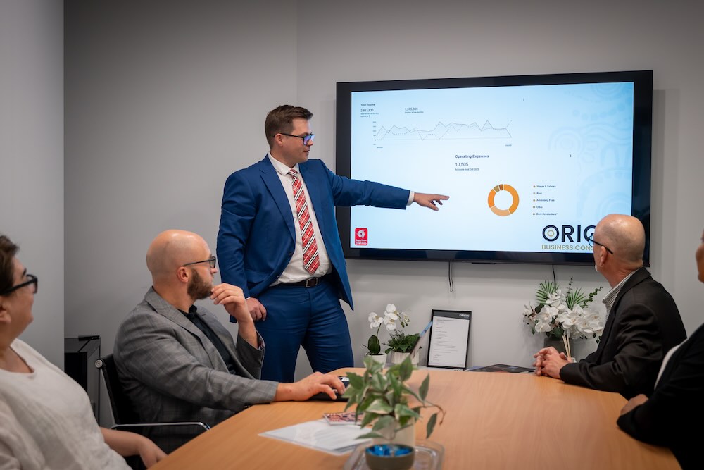 Accountant showing a management reporting dashboard